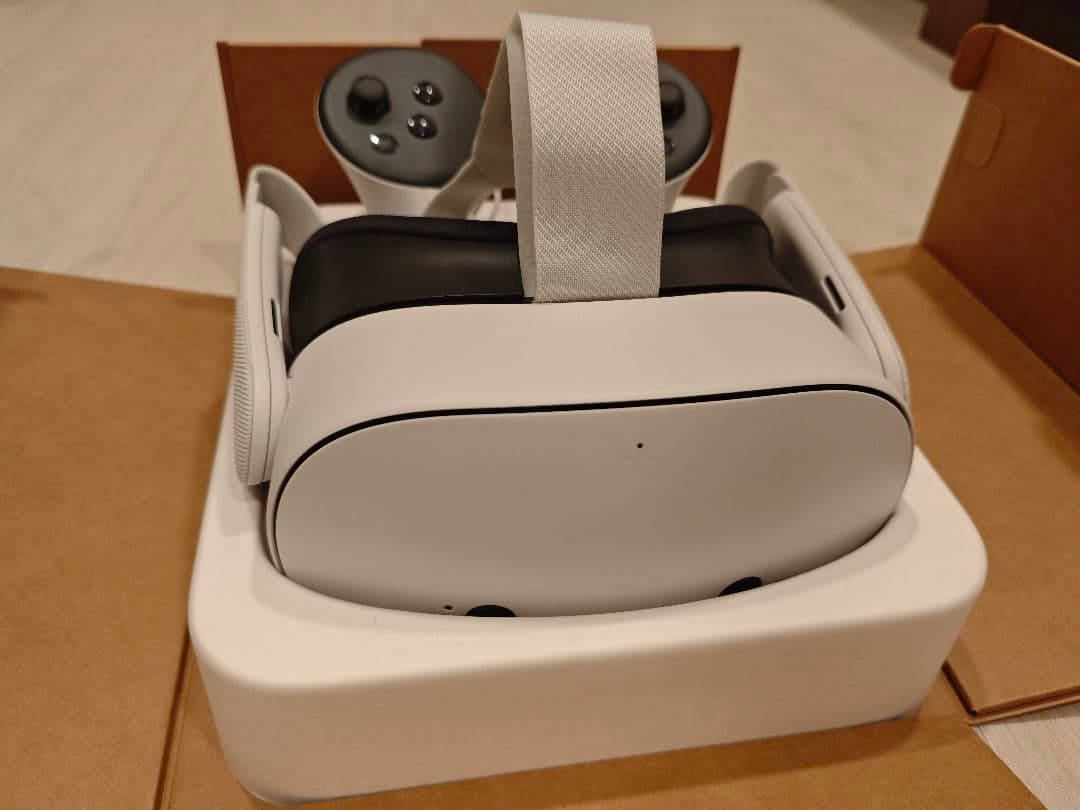  Quest 3S VRメガネとコントローラー