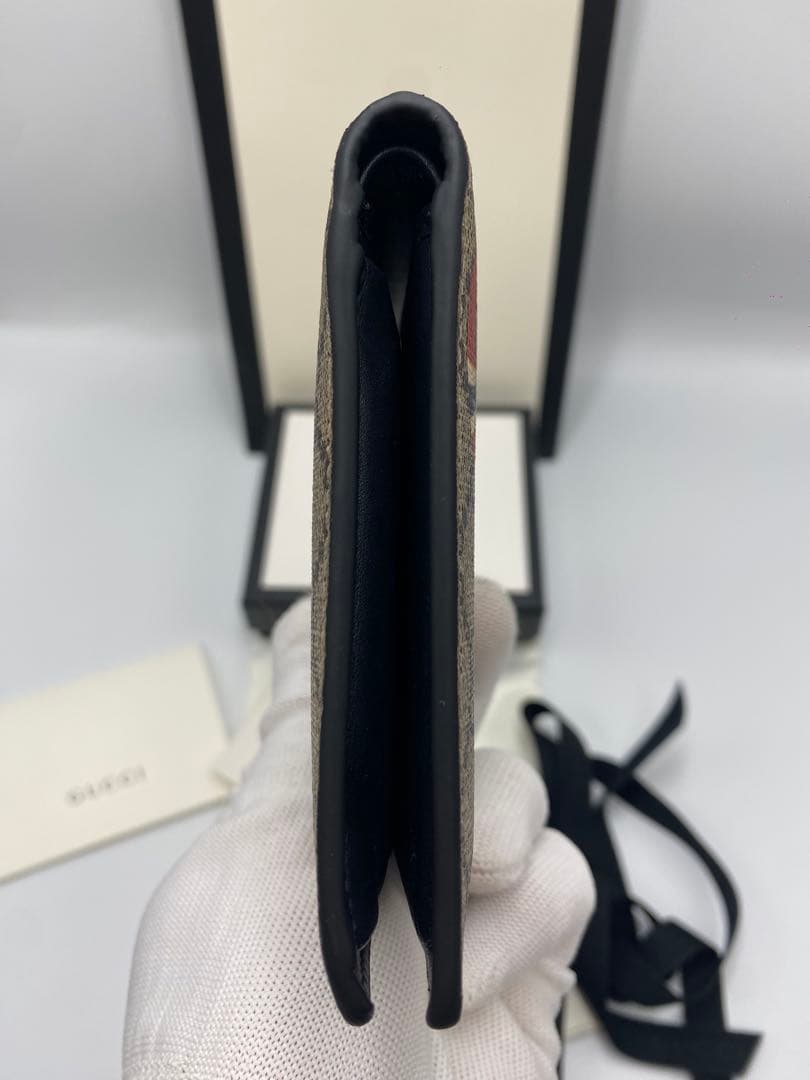 人気品‼美品 グッチ 折り財布 GGスプリーム　スネーク ヘビ 蛇 ベージュ