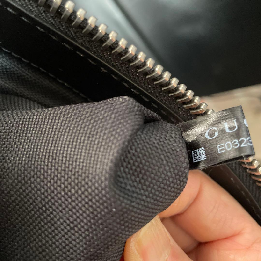 新品に近いグッチメンズショルダーバッグ
