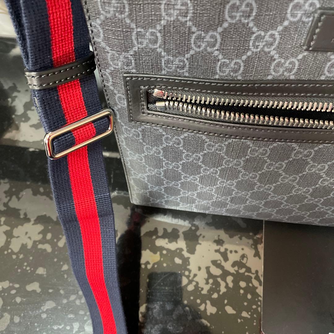 新品に近いグッチメンズショルダーバッグ