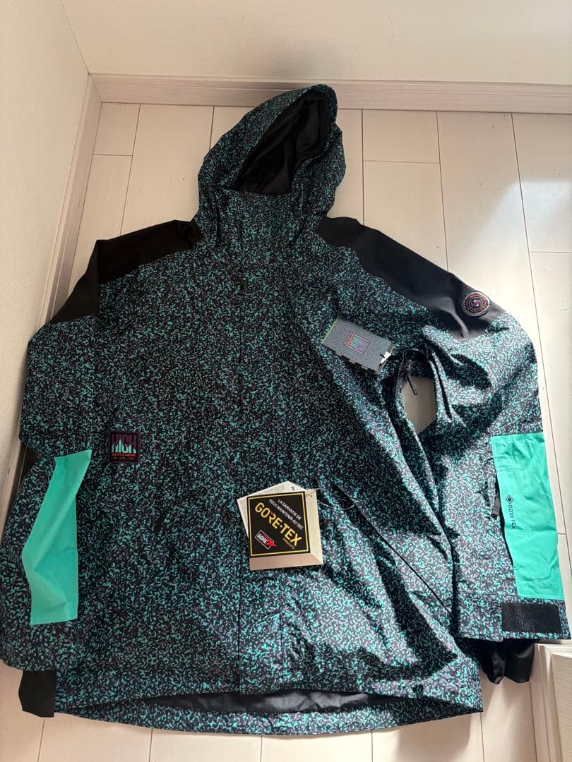 新品　QUIKSILVER GORE-TEX HIGH ALTITUDE ウェア