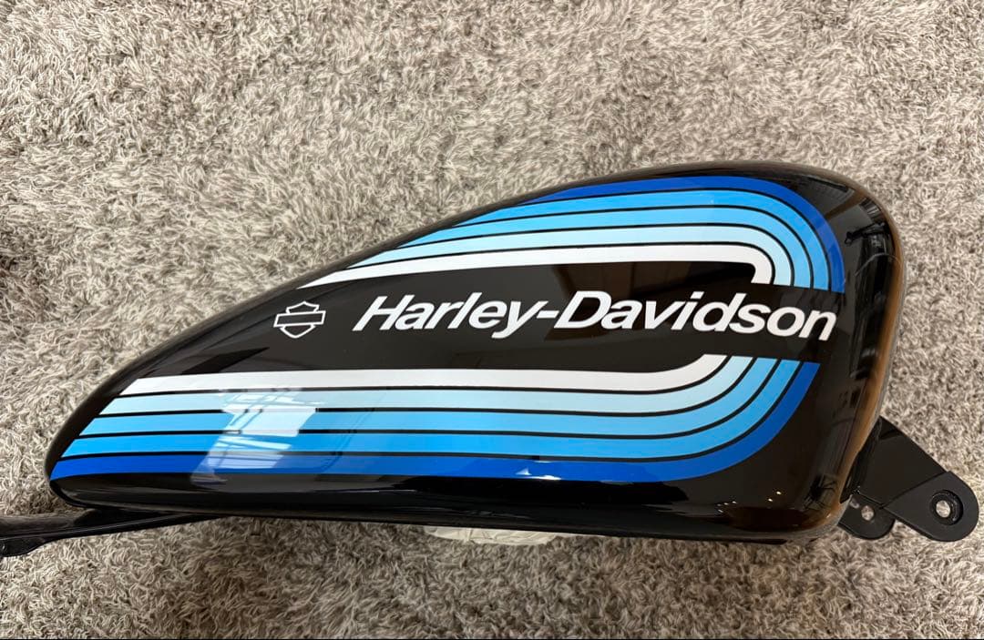 Harley-Davidson 燃料タンク 黒/青 ストライプ