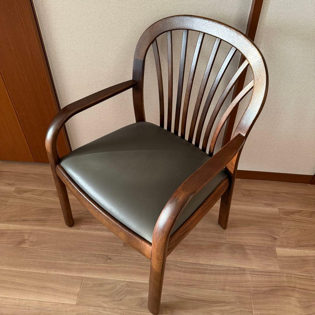 カリモク家具 アームチェア 木製フレーム レザー座面 ダイニングチェア