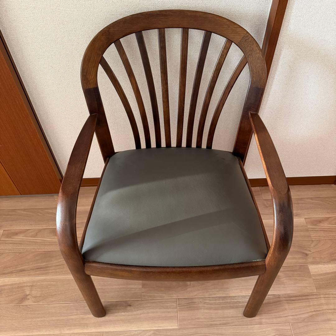 カリモク家具 アームチェア 木製フレーム レザー座面 ダイニングチェア