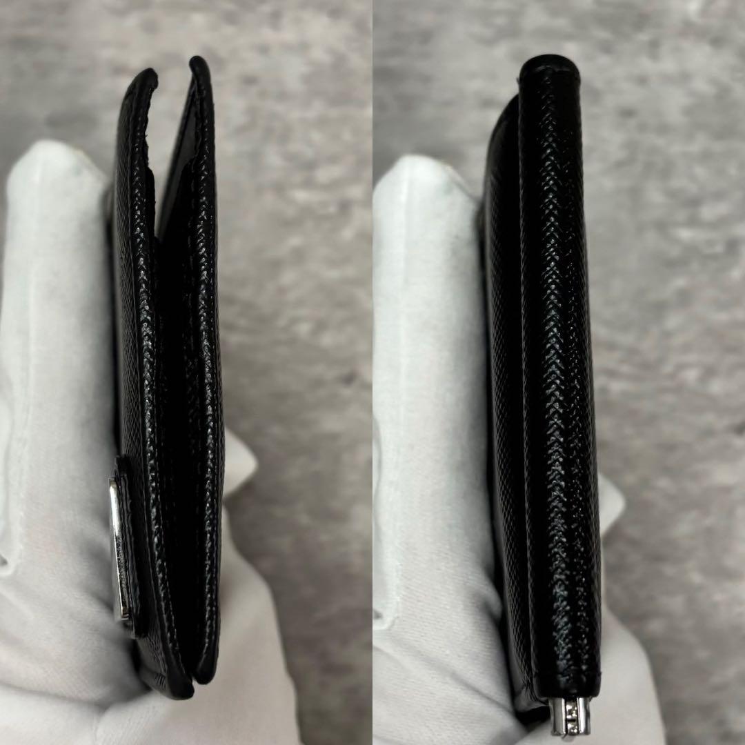 極美品✨プラダ マネークリップ サフィアーノ 三角ロゴ 折り財布 現行品 黒