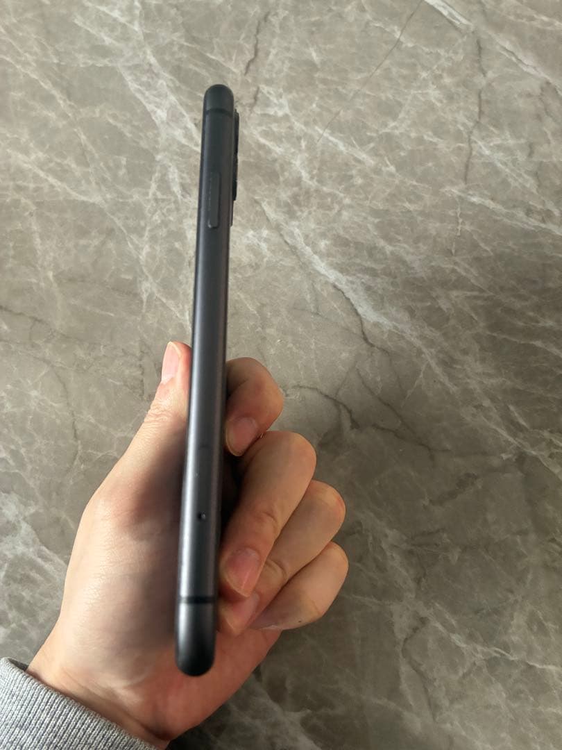 『R97』iPhone 11 ブラック128GB SIMフリー 本体