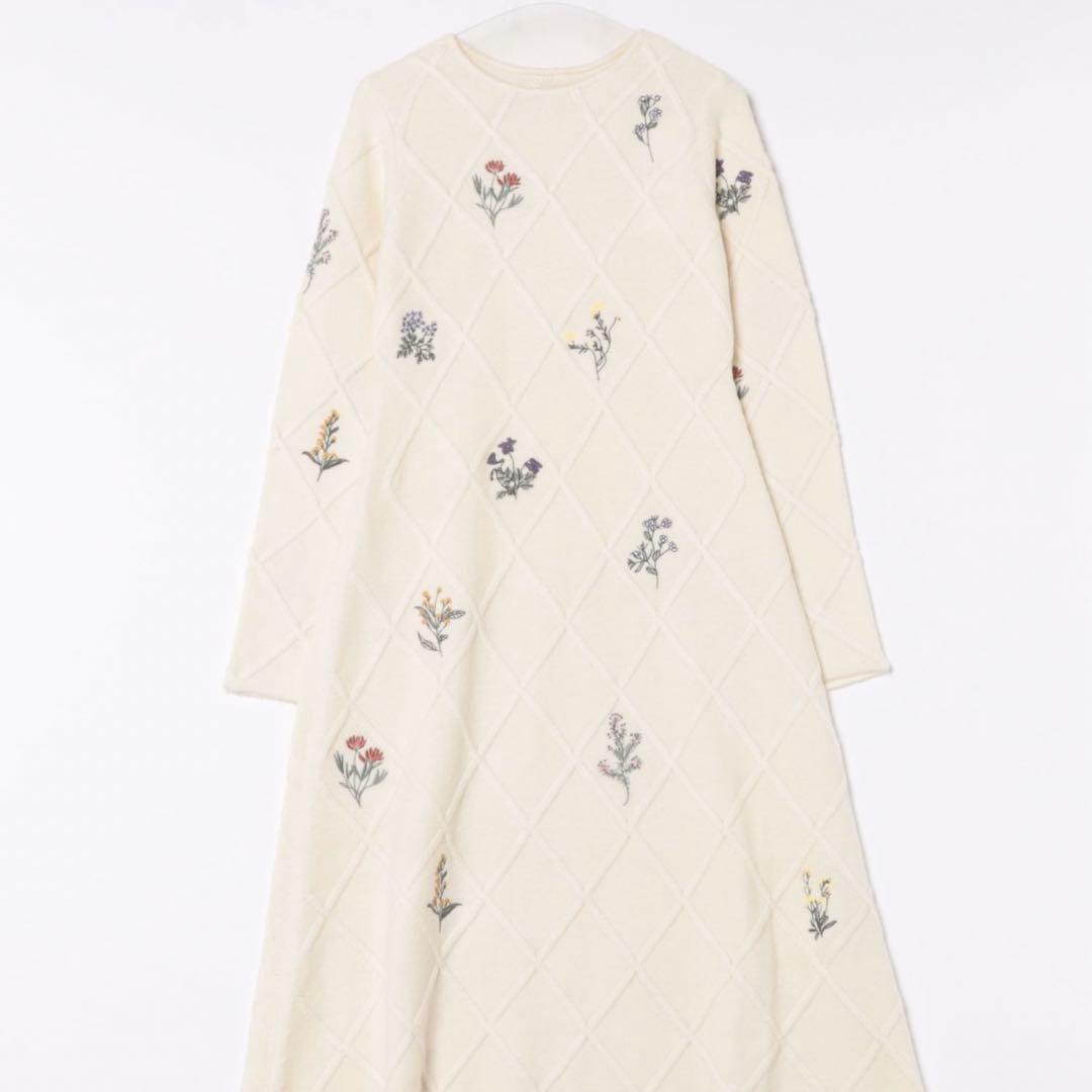 AMERI✨️FLOWER EMBROIDERY DRESS　サイズM　ホワイト