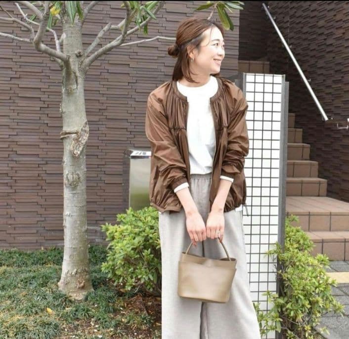 完売品　OUR 　アワーホーム　たっぷりギャザーのきれいめブルゾン