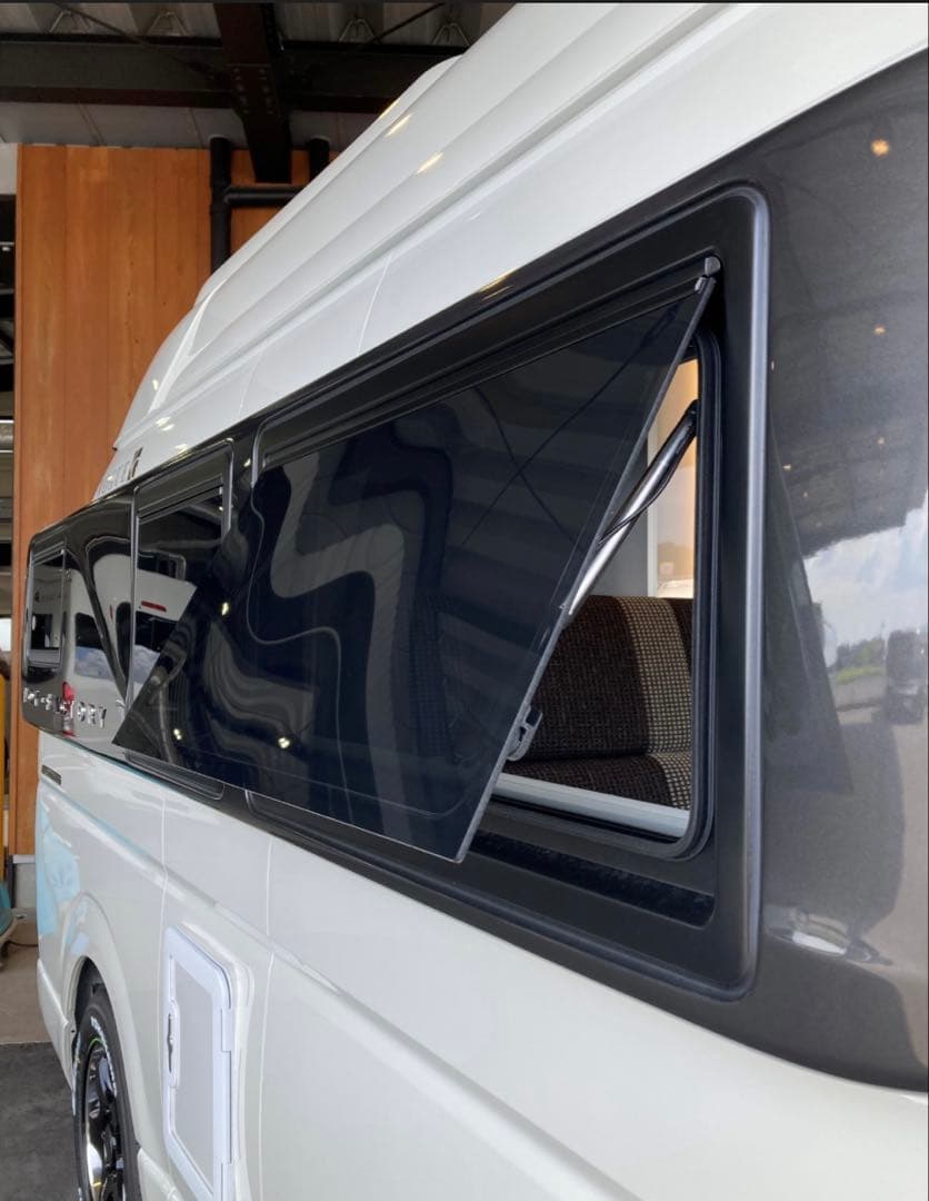 ハイエース　キャンピング　アクリル二重窓　トイファクトリー　エアローウインド　2