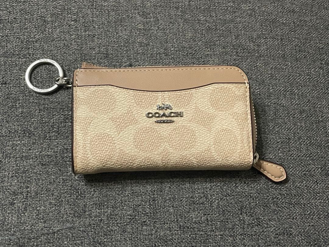 COACH キーケース CW427 SVPWH ベージュ