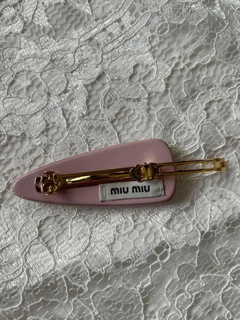 miu miu パテントレザー ヘアクリップ　極美品