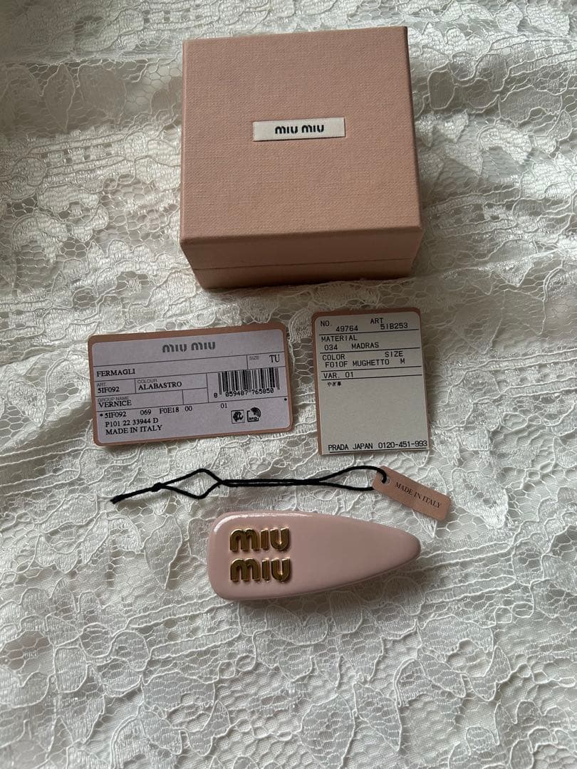 miu miu パテントレザー ヘアクリップ　極美品