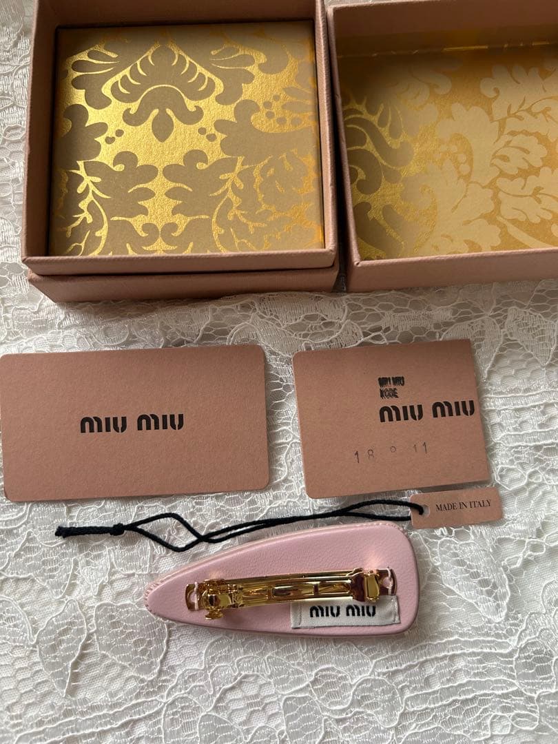 miu miu パテントレザー ヘアクリップ　極美品