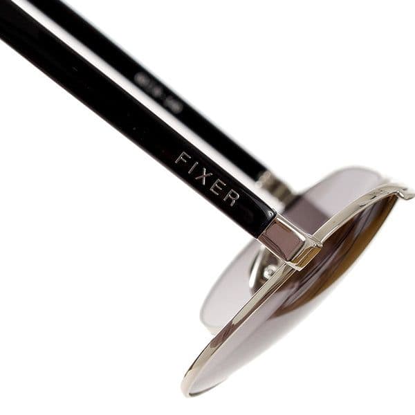 TOMBOY シルバー x ブラックグラデーション