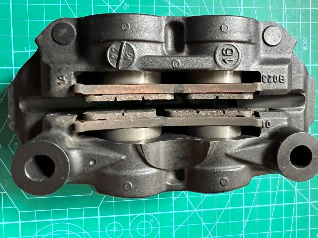 スズキ隼2型純正ブレンボキャリパー(スズンボ)
