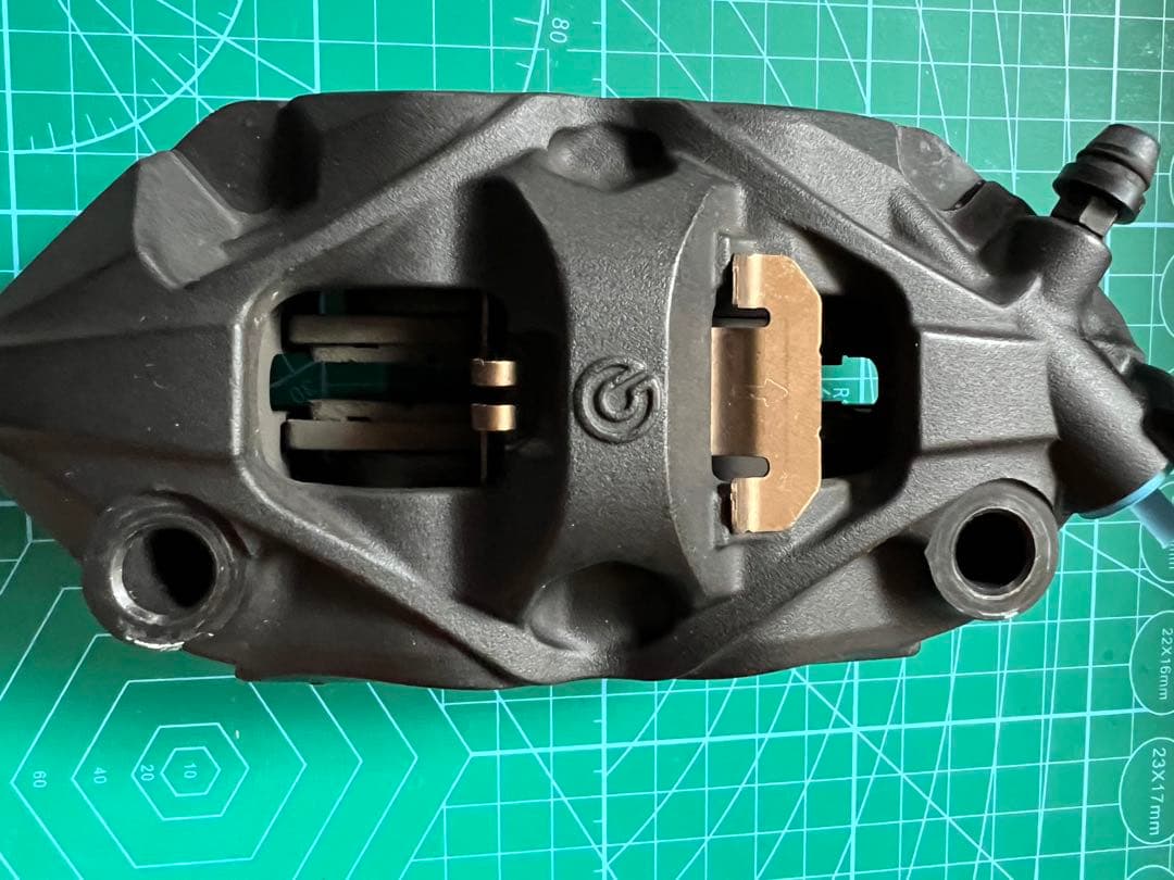 スズキ隼2型純正ブレンボキャリパー(スズンボ)