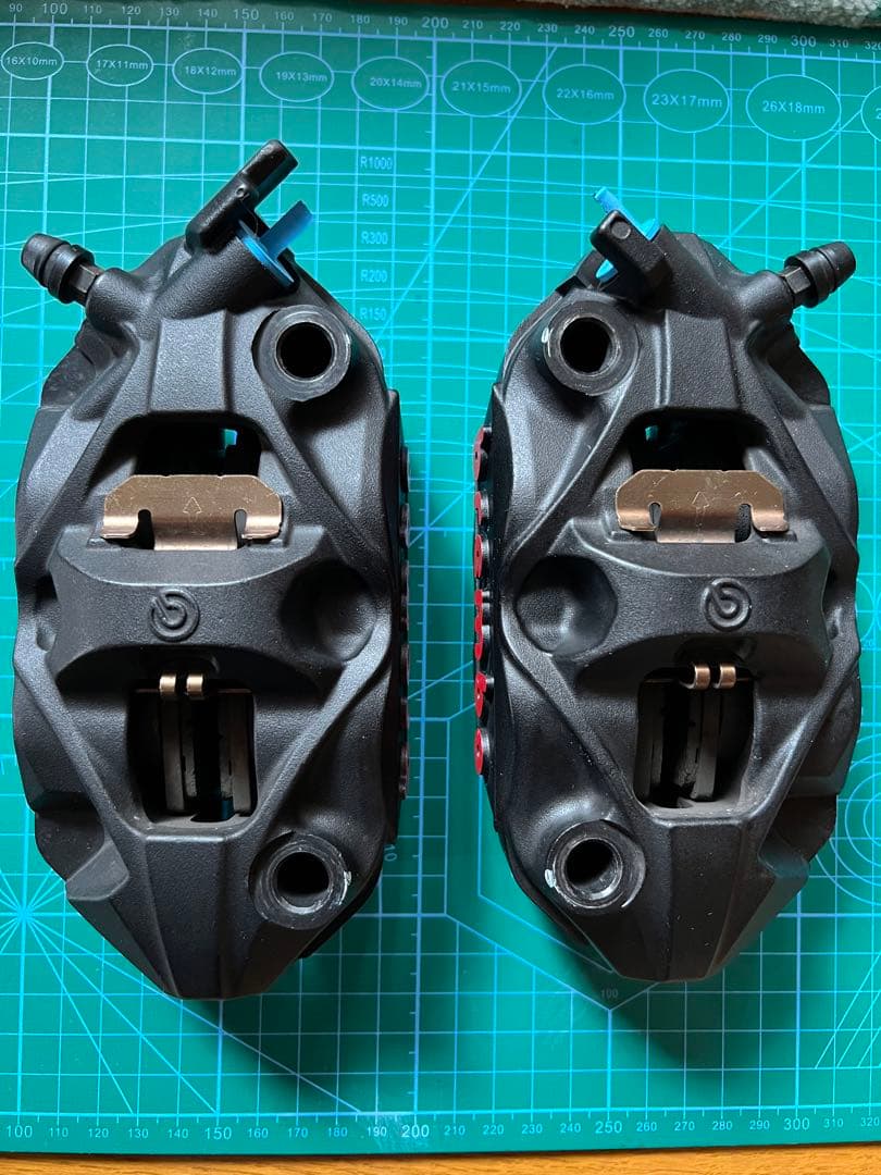 スズキ隼2型純正ブレンボキャリパー(スズンボ)