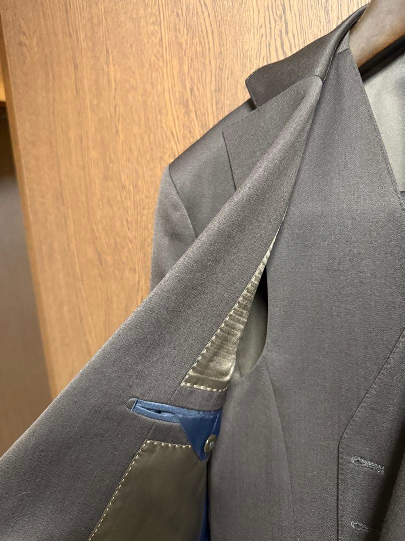 A6新品未使用！秋冬に最高！素敵なブラウン無地3ピーススーツ！希少サンプル品！