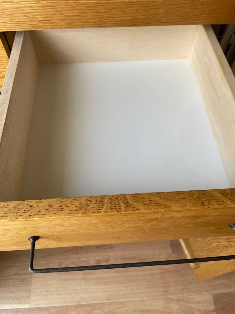 アデペシュ　キッチンボード　食器棚　カデル