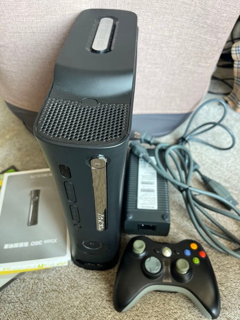 値下げ　ゲーム機　xbox360本体・未使用kinect・ソフト14本　超お得