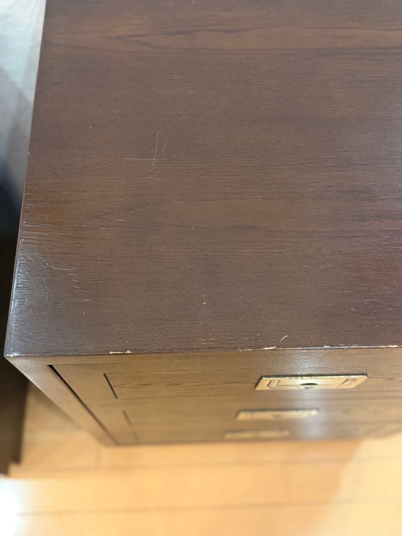 ドマーニ製 ダークブラウン木製アンティーク3段チェスト