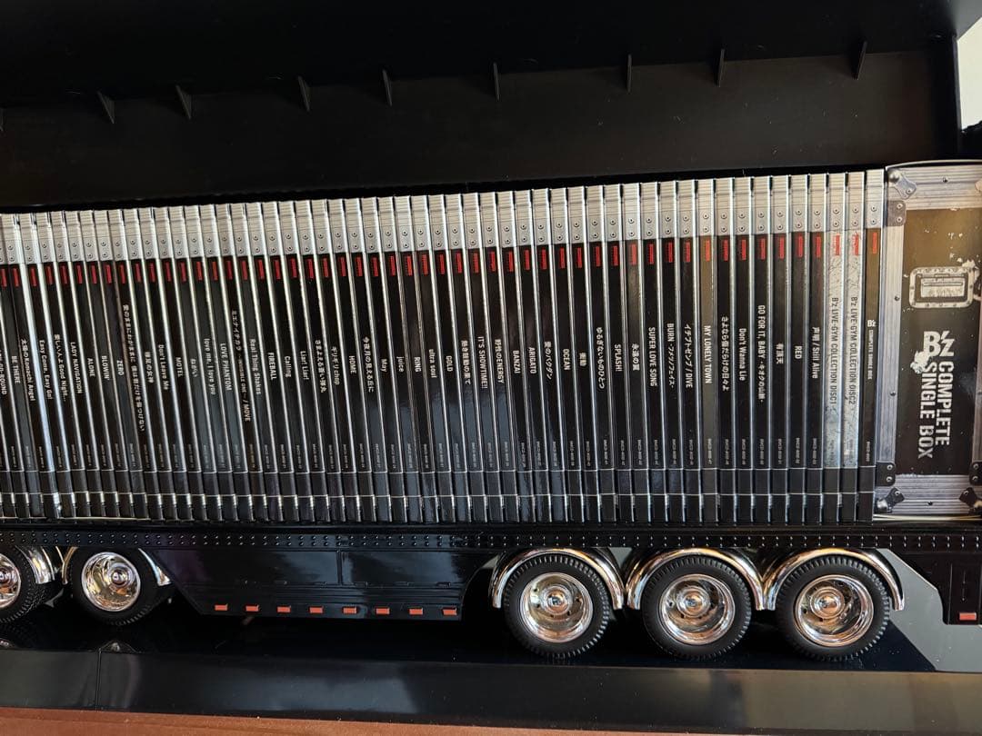 B'z COMPLETE SINGLE BOX トラック型