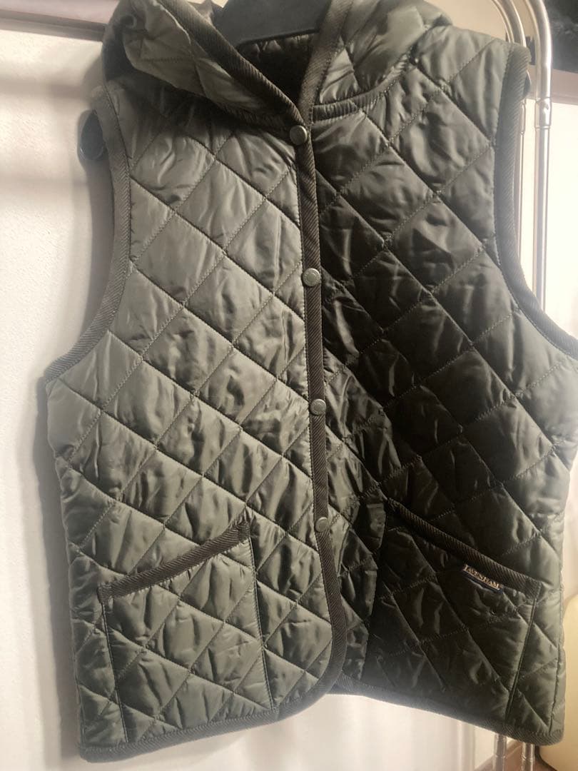 ラベンハムフード付きベスト
