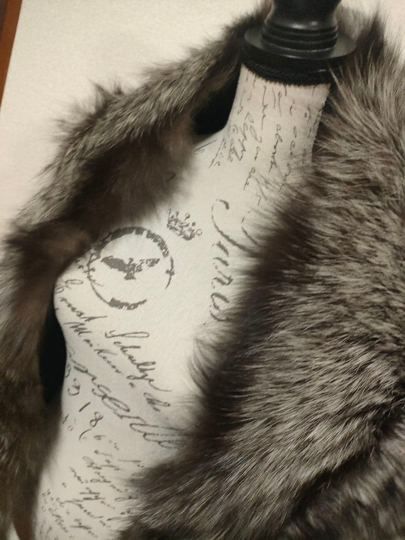 未使用保管品　アンフィニ　シルバーフォックス　襟巻き　マフラー　定価86万円