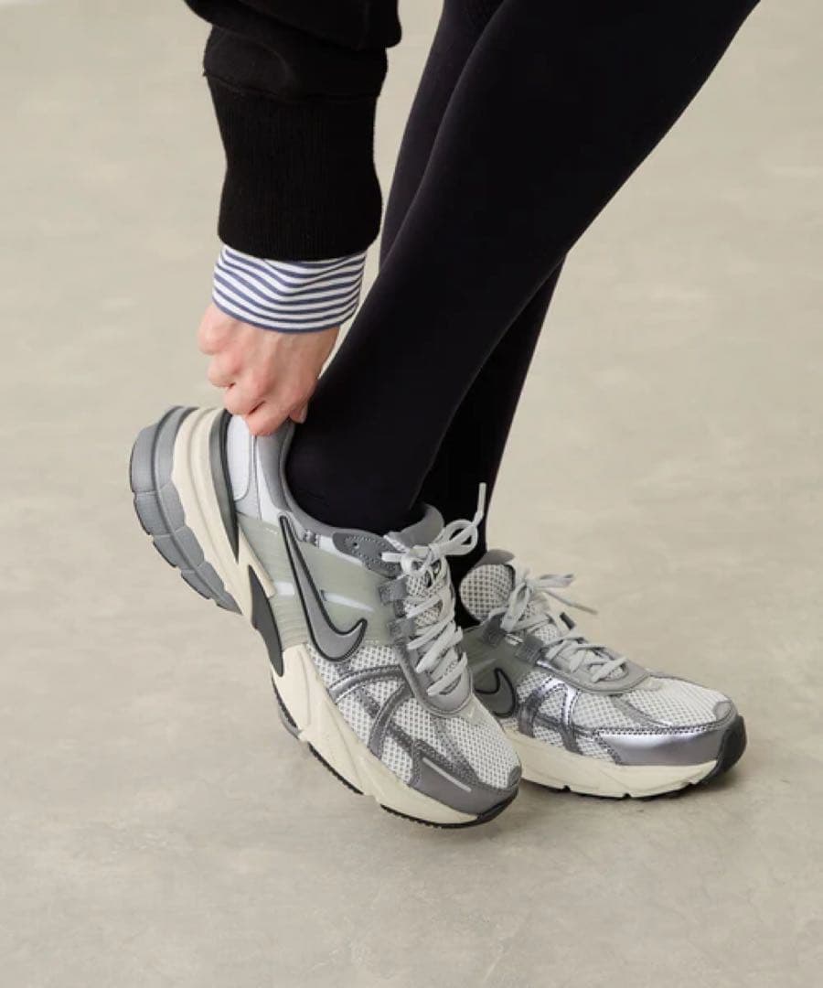 M.N NIKE WSV2K ラン　グレー　FD0736-003 23.5