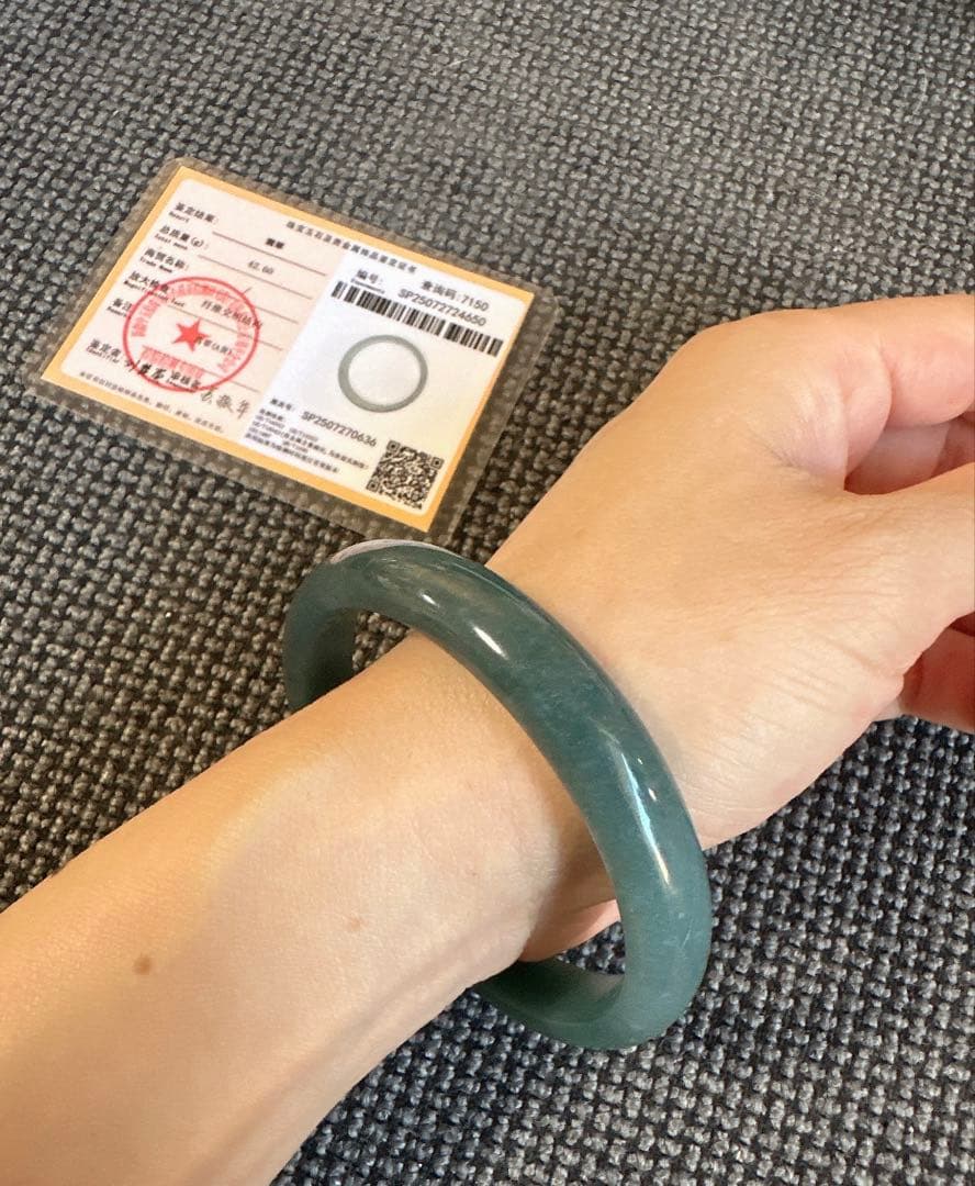 Ａランク翡翠 ヒスイバングル 藍水翡翠　鑑定書付き