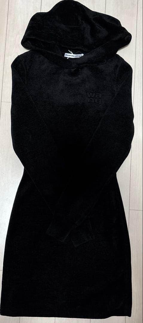 ポ*オ様 【未使用タグ付き】アレキサンダーワン エンボスロゴ フーディワンピース