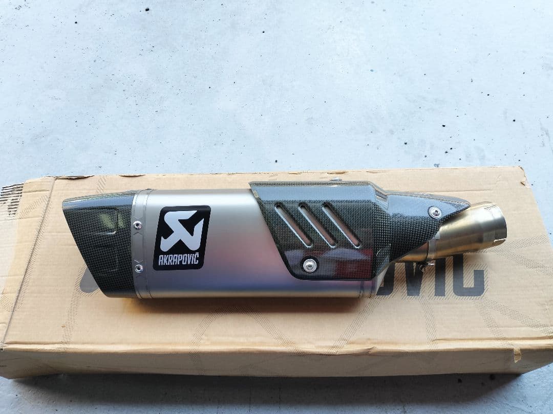 CB1000R アクラポビッチスリップマフラー