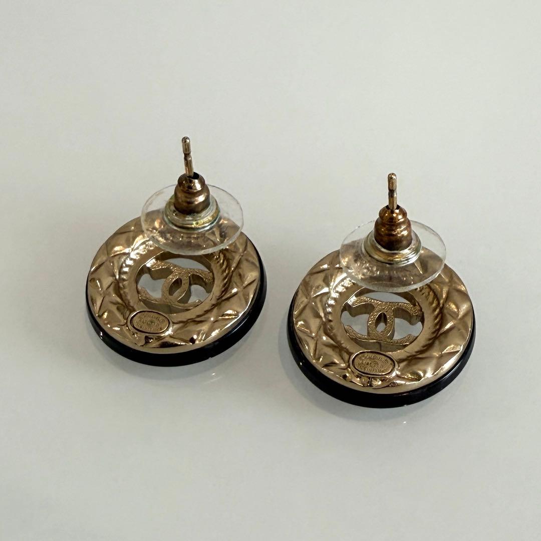 希少完売品 CHANEL【A18B】マトラッセピアス