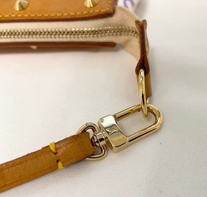 美品 ルイヴィトン　モノグラム　マルチカラー ポーチ ポシェット・アクセソワール