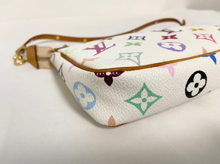 美品 ルイヴィトン　モノグラム　マルチカラー ポーチ ポシェット・アクセソワール
