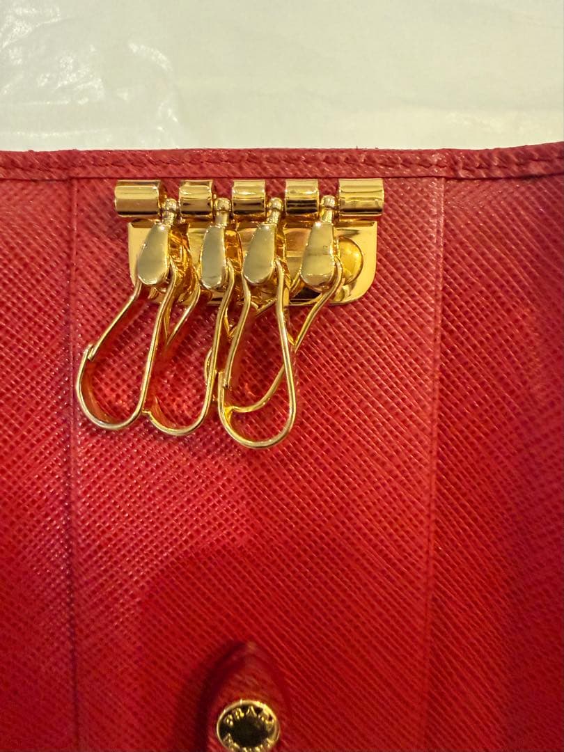 【美品】PRADA サフィアーノレザー 赤 キーケース