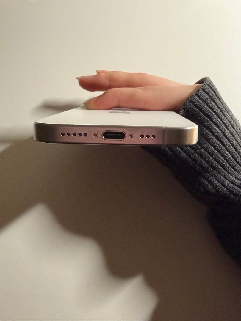 iPhone 15 pro シルバー 画面ひび割れあり