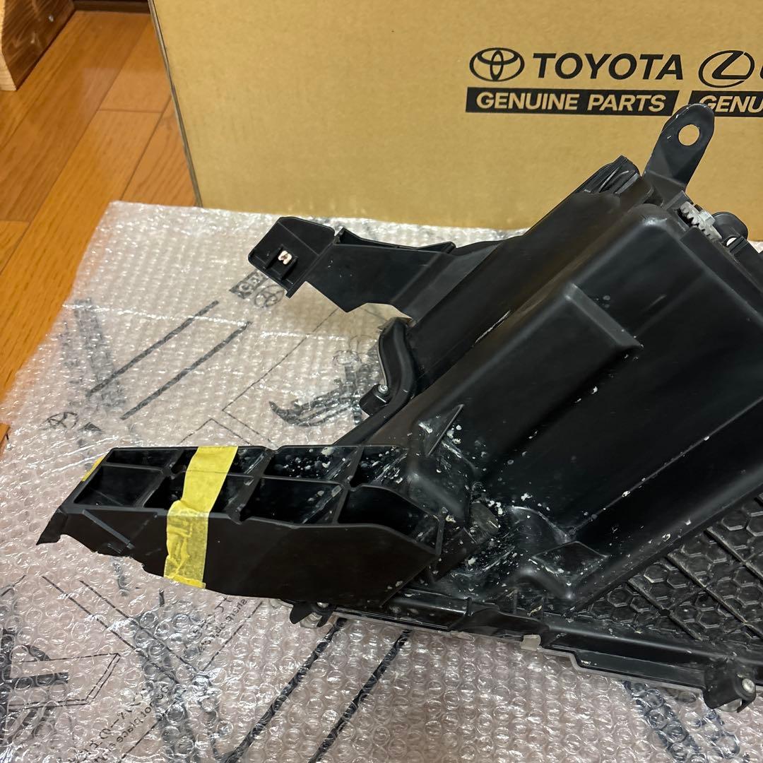 トヨタプラド右ヘッドライト