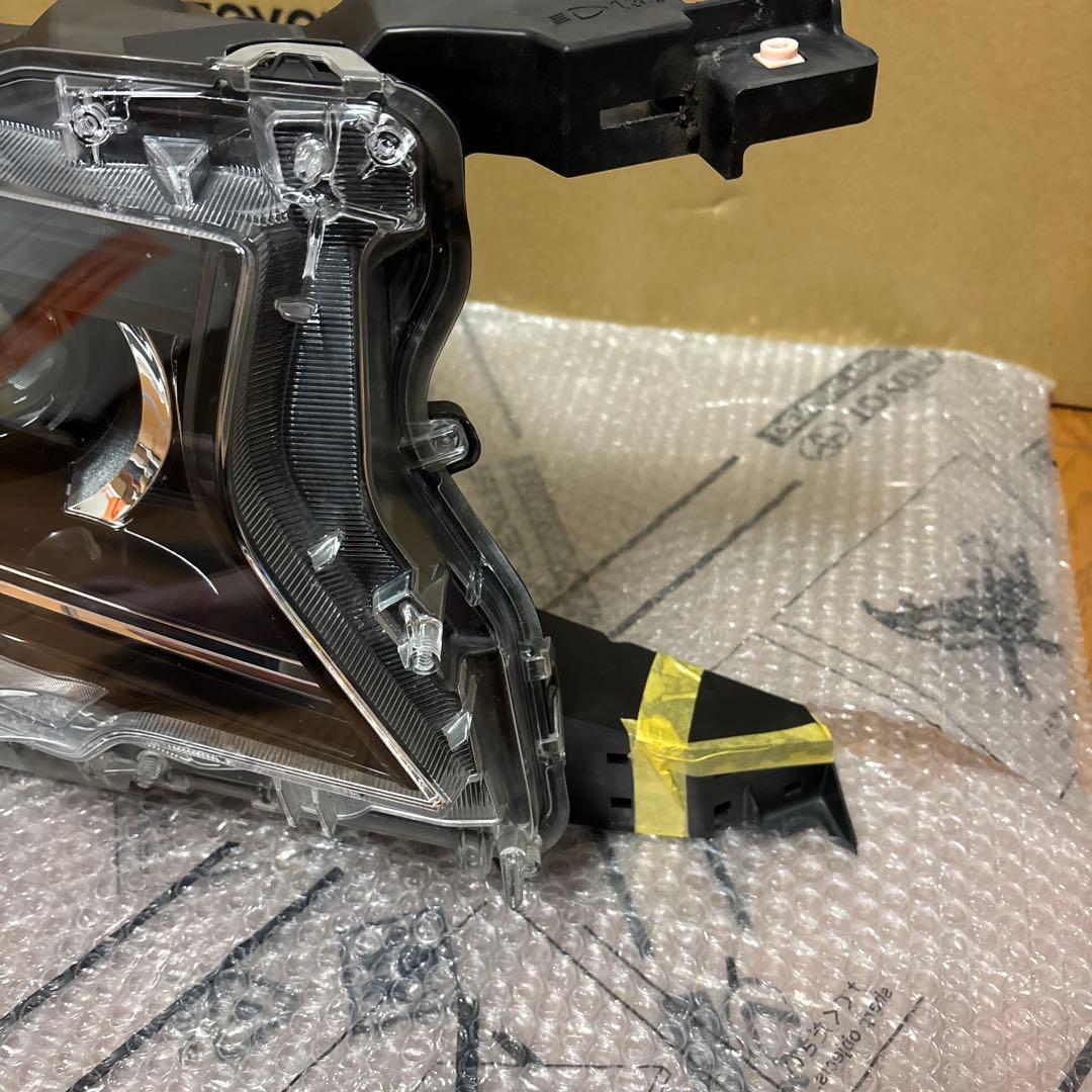 トヨタプラド右ヘッドライト