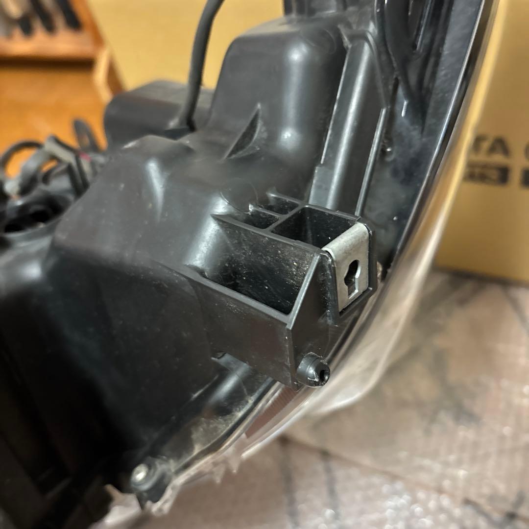 トヨタプラド右ヘッドライト