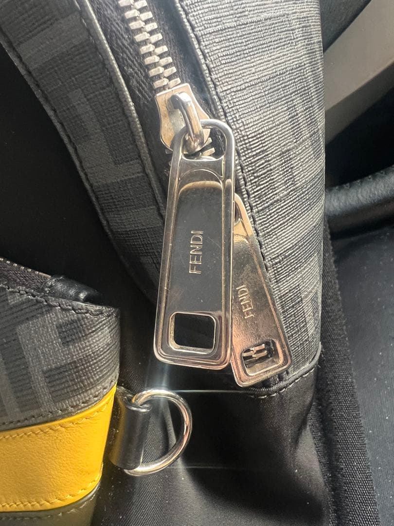 FENDI バックパック ブラック/イエロー