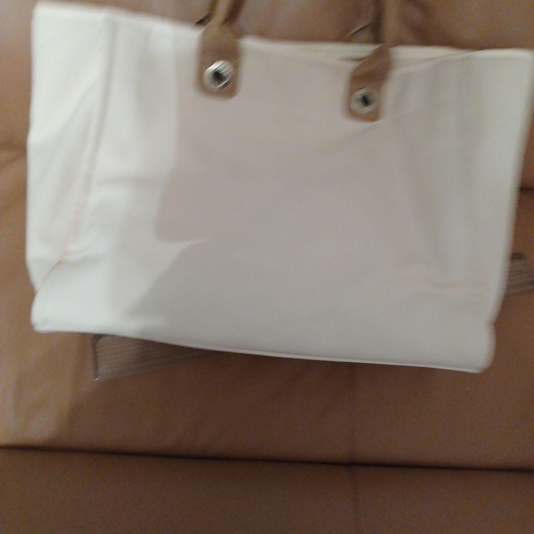 り*る様 CHANEL ホワイト トートバッグノベルティ