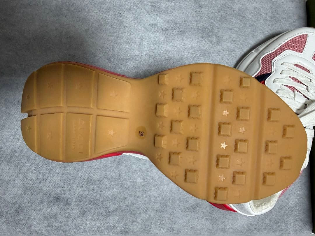 Gucci 38サイズスニーカー新品未使用