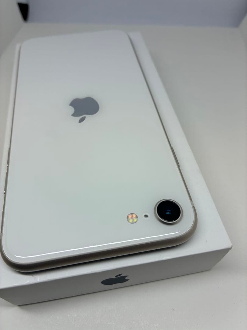 【超美品】iPhone SE3 128G スターライト　SIMフリー　新品電池