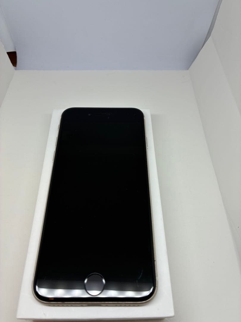 【超美品】iPhone SE3 128G スターライト　SIMフリー　新品電池