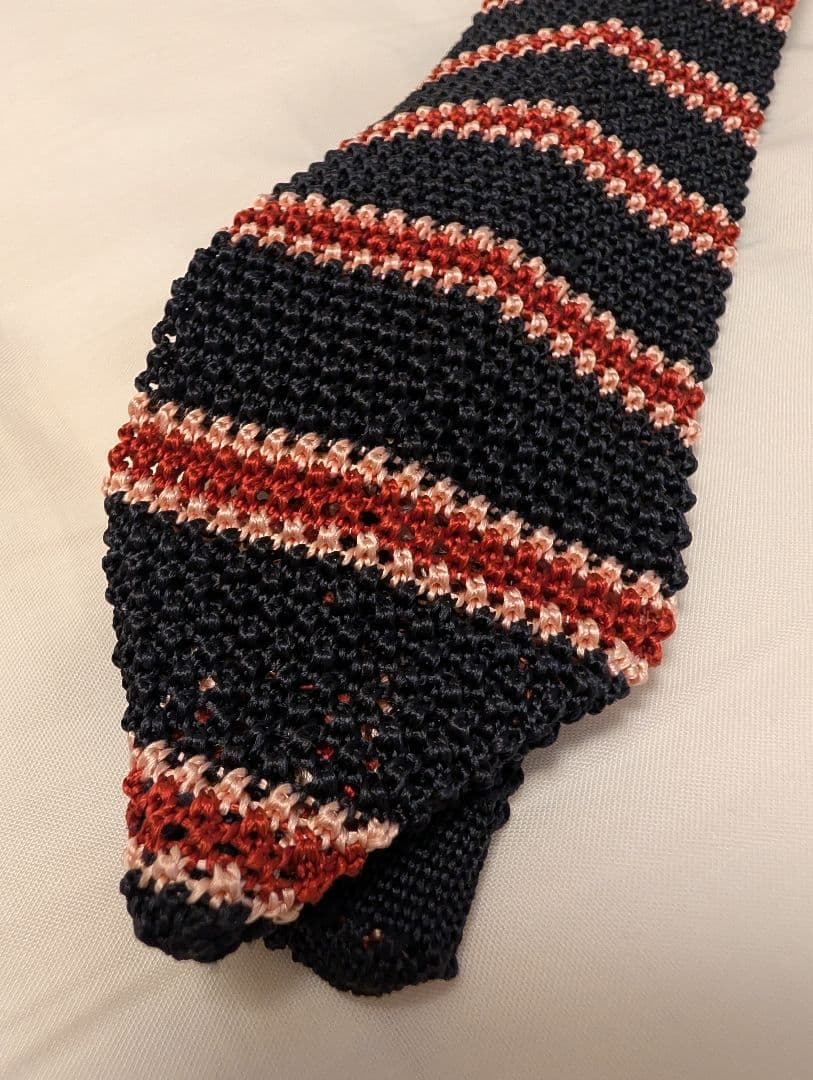 Liverano & Liverano リベラーノニットタイ（ネイビーレッド）