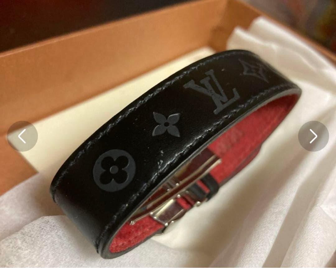 Louis Vuitton ブラックレザーバングル　ブレスレット　ルイビィトン