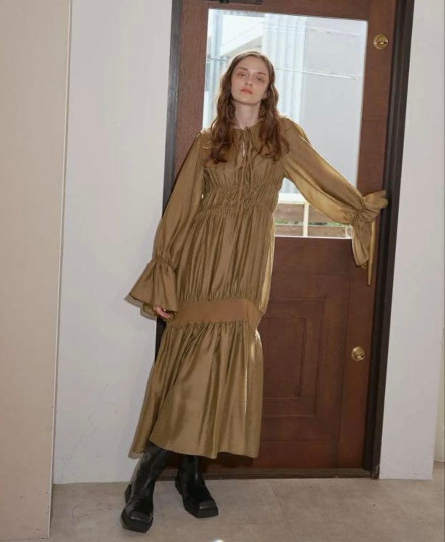 【新品タグ付き】Sサイズ PINUE ニットカラーシアーワンピース（OLIVE）