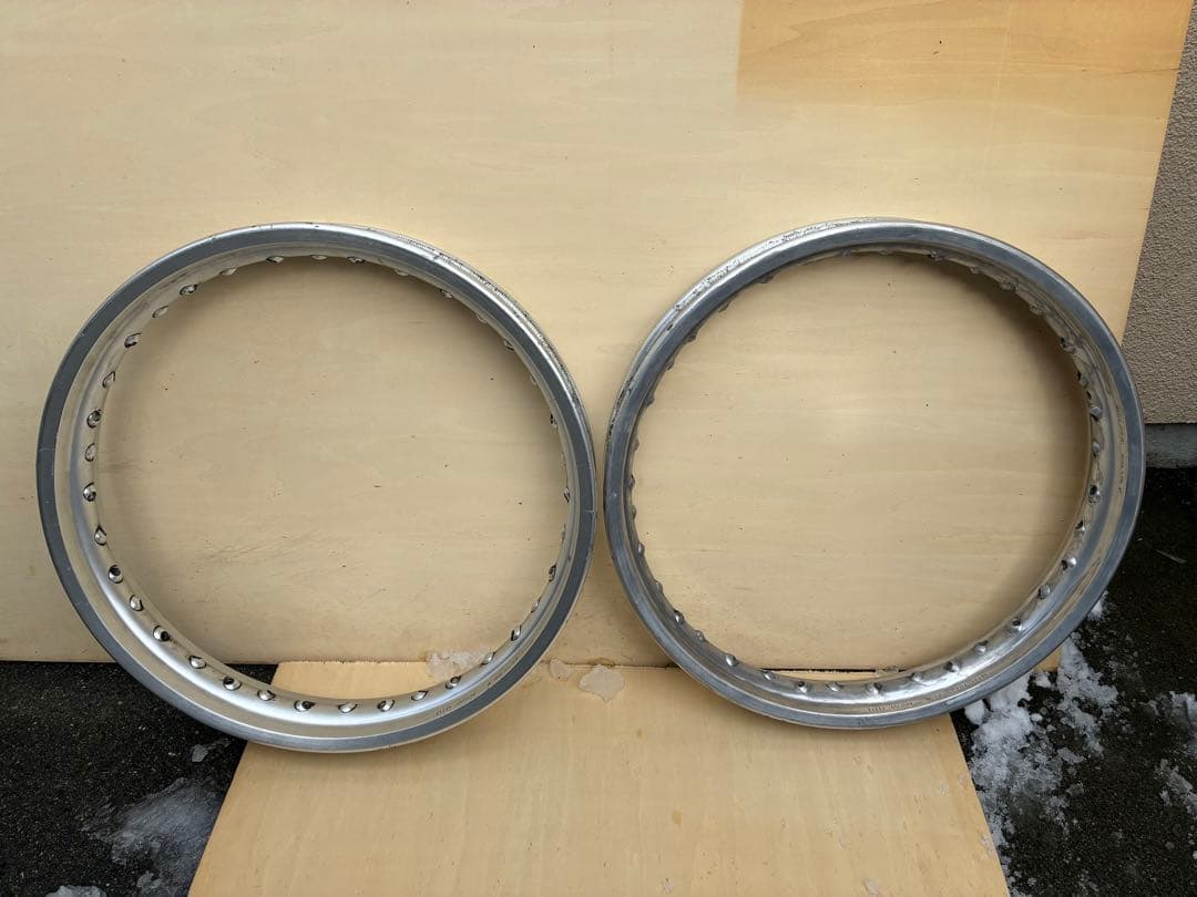 18インチリム　SR400など