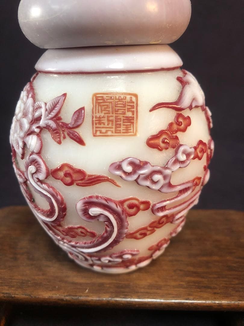 乾隆ガラス蓋もの　龍鳳模様二色彫刻